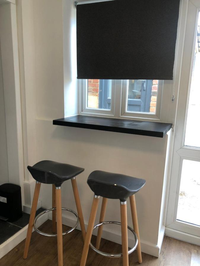 Lovely Modern Decorated 1 Bed Studio Newport  Exterior foto