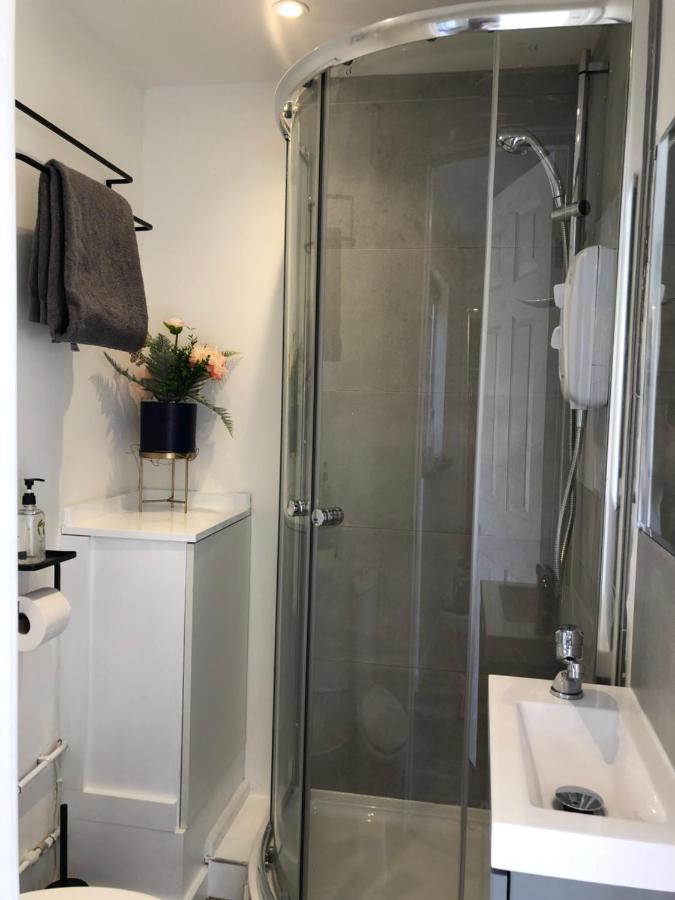 Lovely Modern Decorated 1 Bed Studio Newport  Exterior foto